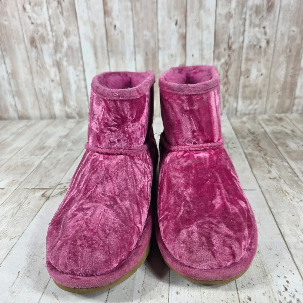 UGG Classic Mini Crushed Velvet Magenta Pink‎ Ankle Boots 1142070K Womens 6
